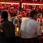 Bar Bootlegger cocktail Montreal - Guest bartender eddy Germain with Scotch whisky monkey shoulder
